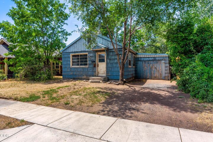 Property Photo: 237 SW 9th Street OR 97756