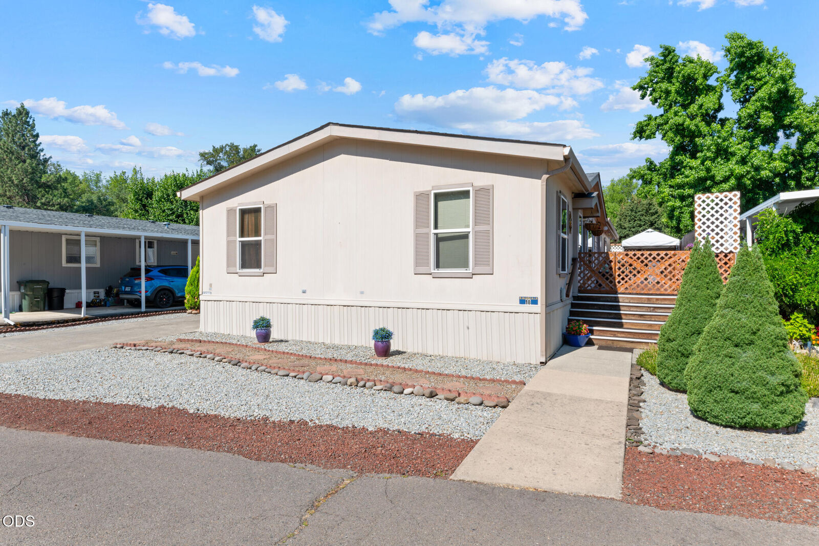 Property Photo: 21 Brophy Way Unit 18 OR 97539