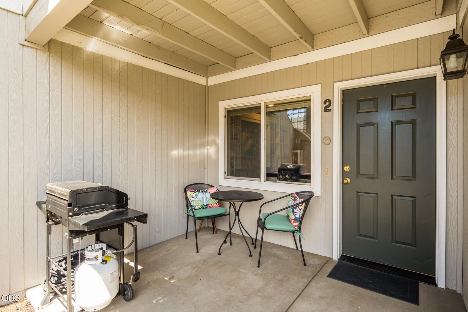 Property Photo:  1527 NW Juniper Street Apt 2  OR 97703 