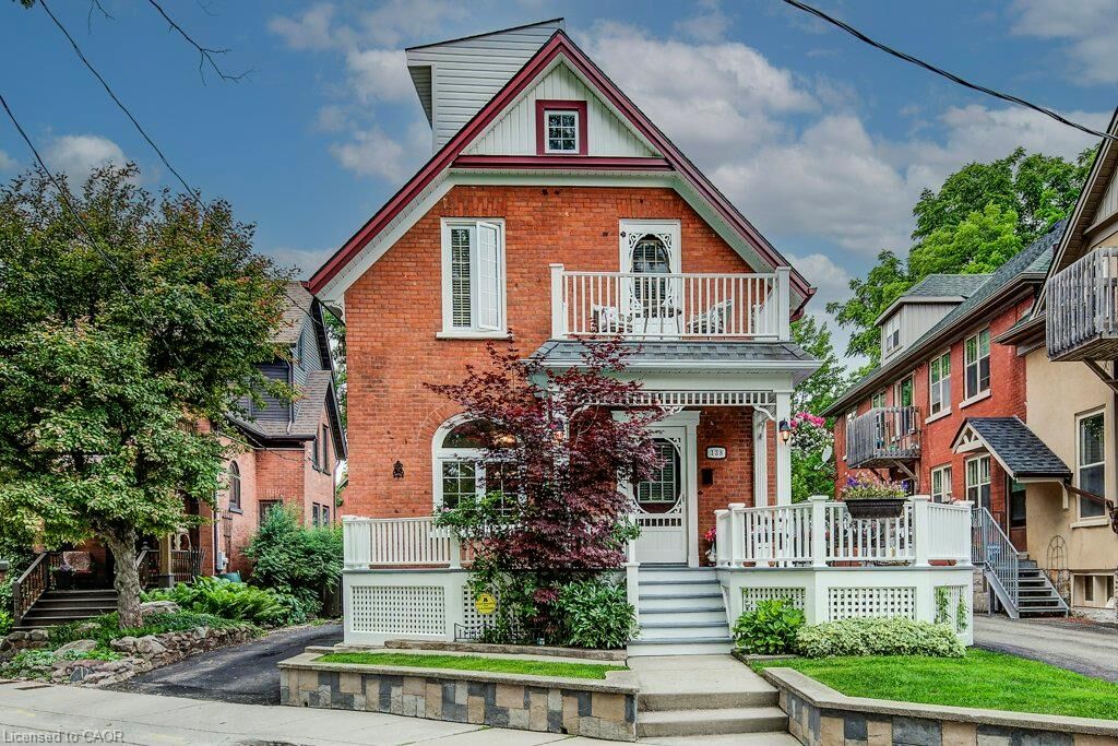 Property Photo:  