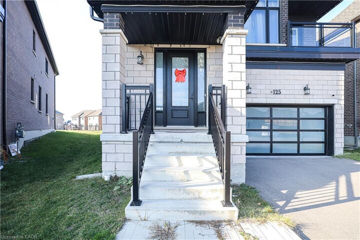 Property Photo: 125 Silverwood Crescent ON N4T 0M5