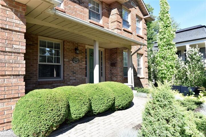 Property Photo:  