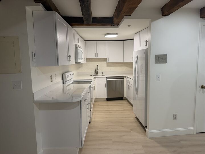 Property Photo: 170 Commercial St 4 MA 02109