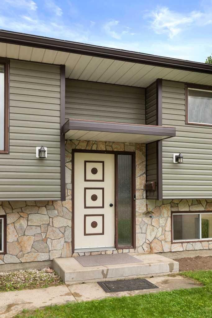Property Photo: 447 8 Street SE AB T1A 1L8