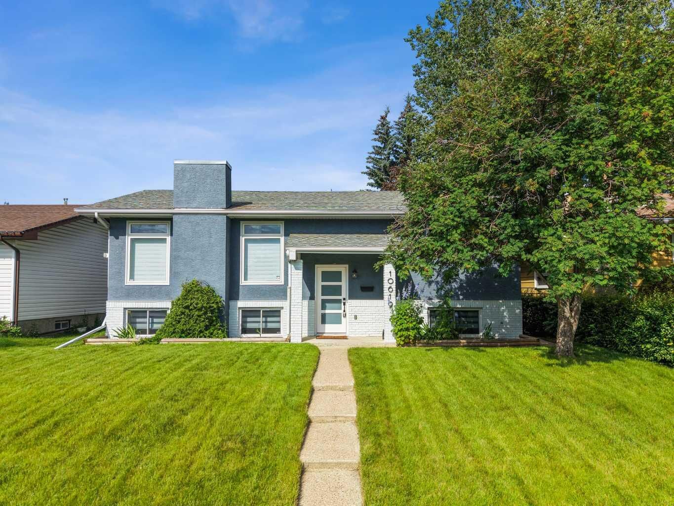 Property Photo:  10619 Oakmoor Way SW  AB T2W 1S7 