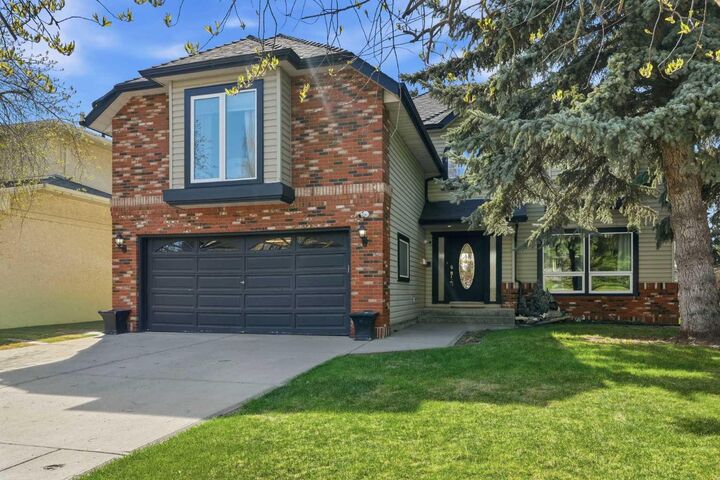 Property Photo: 11516 Douglas Woods Rise SE AB T2Z 1Z9