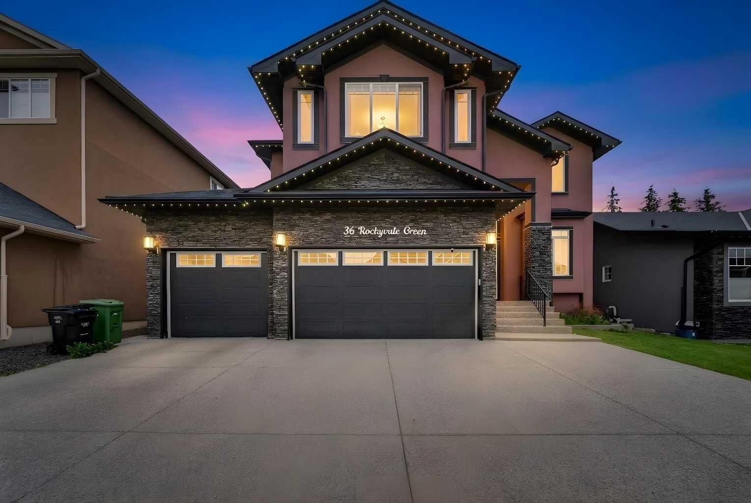 Property Photo: 36 Rockyvale Green NW AB T3G 0E3