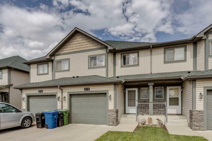 Property Photo: 212 Bayside Point SW AB T4B 2X6