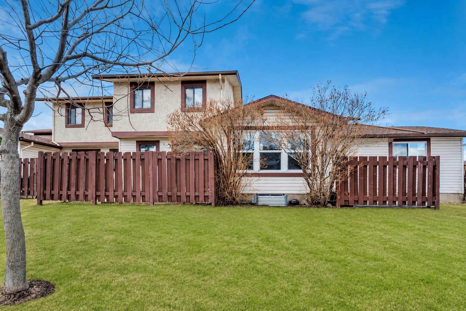 Property Photo:  75 Templemont Way NE 8  AB T1Y 5K8 