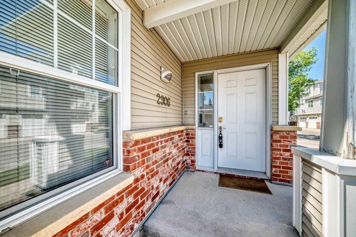 Property Photo: 7171 Coach Hill Road SW 2906 AB T3H 3R7