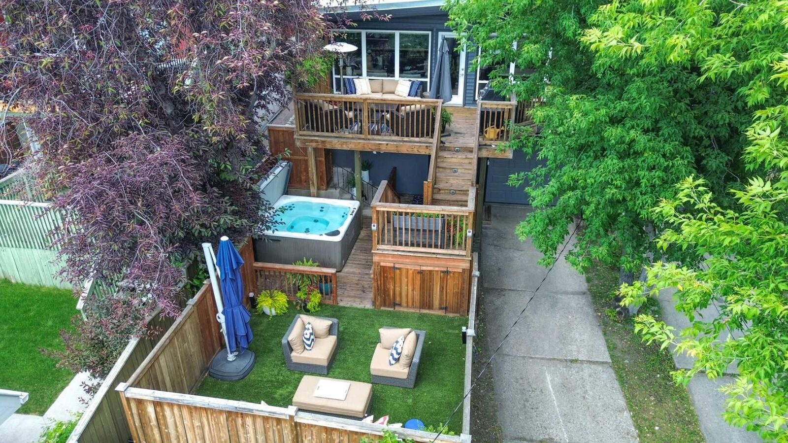 Property Photo: 2031 30 Avenue SW AB T2T 1R3