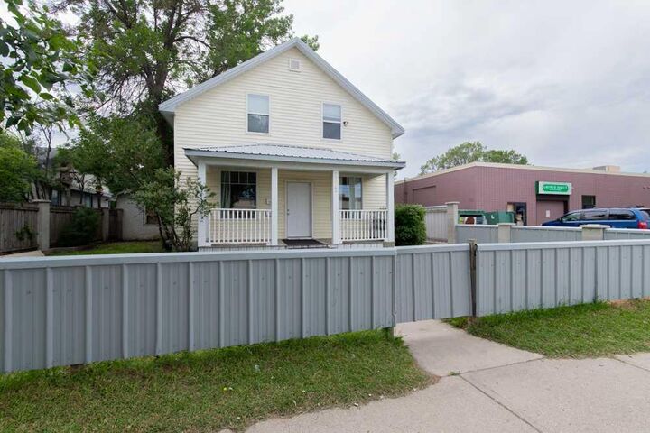 Property Photo:  1312 4 Avenue N  AB T1H 0L2 