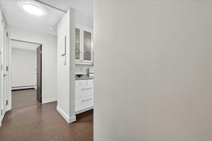 Property Photo:  1107 15 Avenue SW 401  AB T2R 0S8 