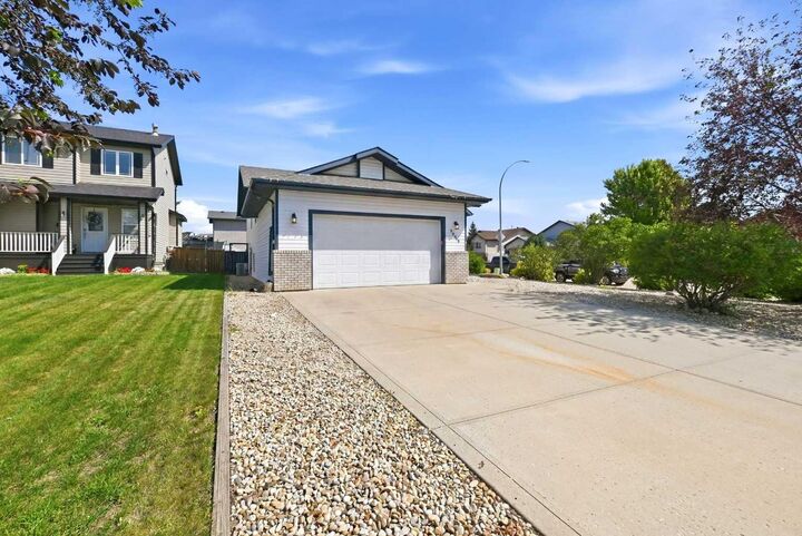 Property Photo:  5618 Panorama Drive  AB T4M 0E8 