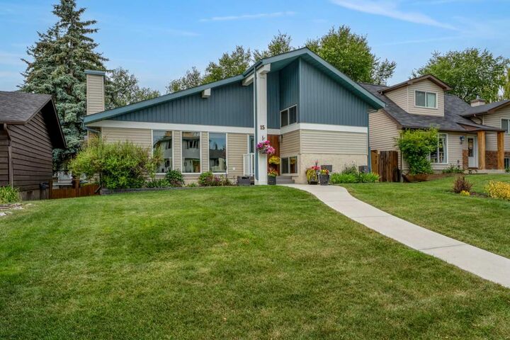 Property Photo:  15 Lock Crescent  AB T1S 1E7 