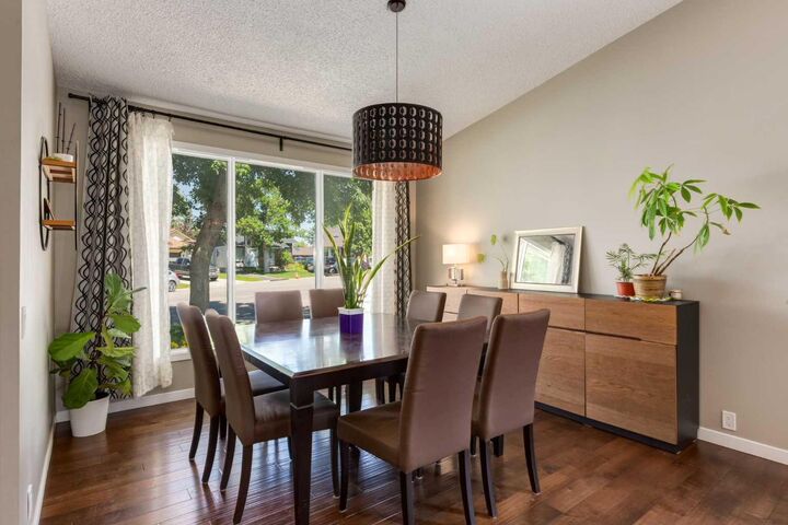 Property Photo:  32 Berkley Place NW  AB T3K 1A7 