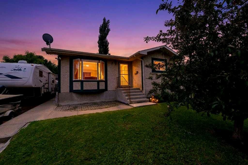 Property Photo: 11 Greenham Drive AB T4P 2K5