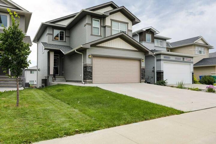 567 Moonlight Lane W — photo 1