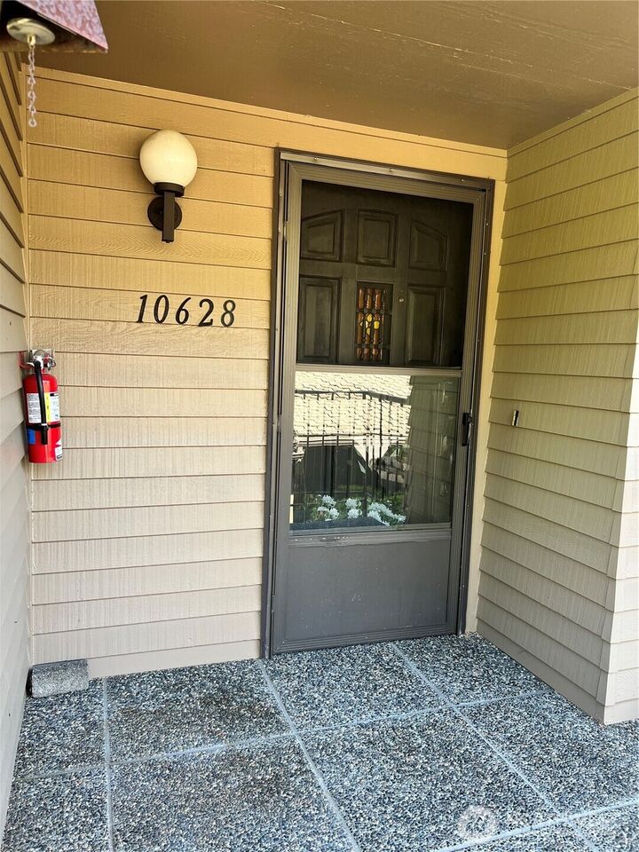Property Photo: 10628 Glen Acres Dr S WA 98168