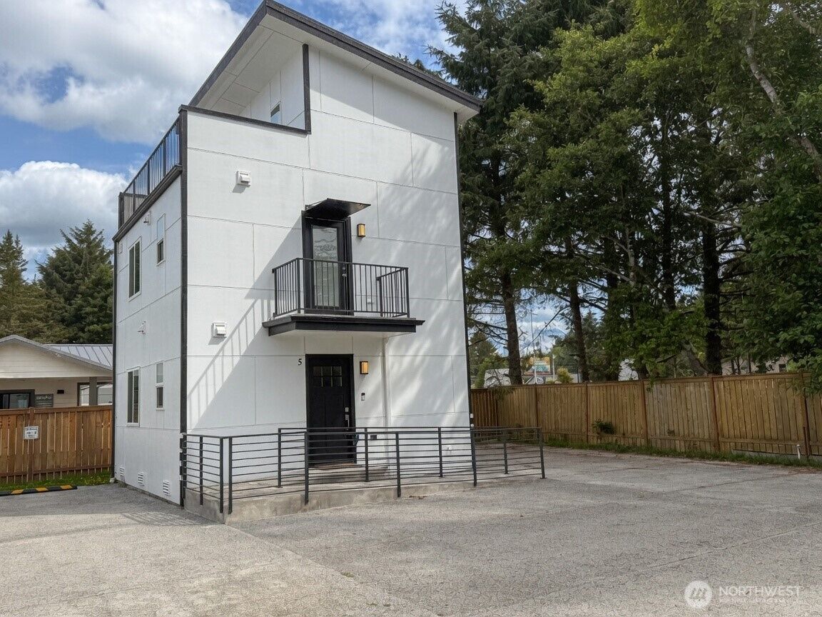 Property Photo:  890  Magellan Avenue NE 5  WA 98569 