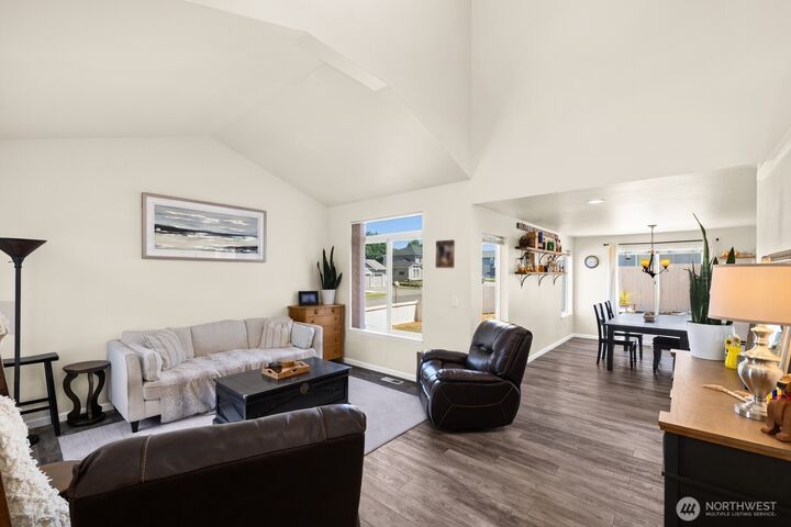 Property Photo:  1959  Highpoint Street  WA 98022 