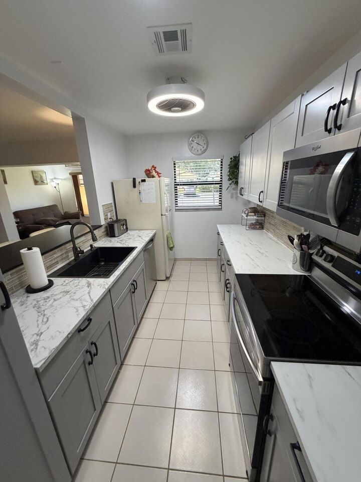 Property Photo: 14010 Nesting Way C FL 33484
