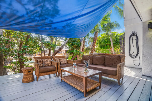 Property Photo: 622 Mariners Way FL 33435