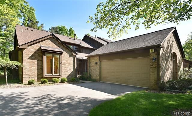 Property Photo:  23830 Overlook Circle  MI 48025 