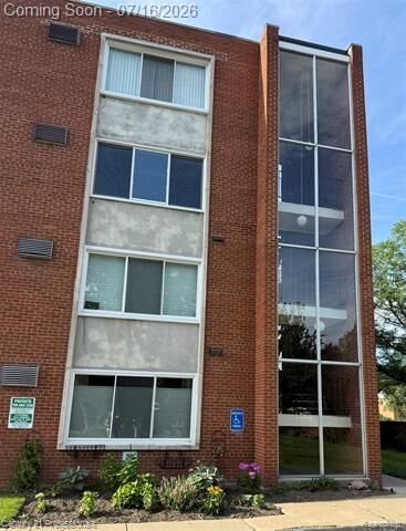 Property Photo: 2820 Woodslee Drive 301 MI 48073
