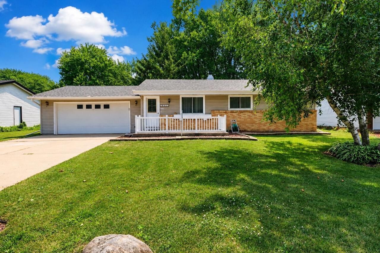 Property Photo: 2804 Sherwood Drive WI 53545