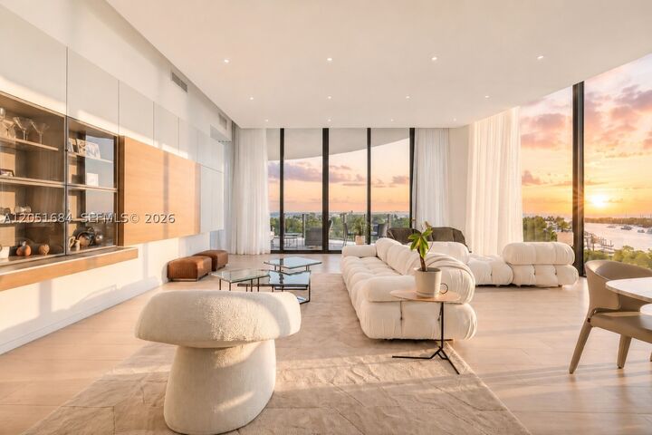 Property Photo:  2811 S Bayshore Dr 6A  FL 33133 