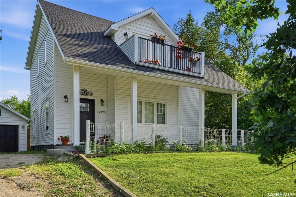 Property Photo: 223 Green Avenue SK S0G 4C0