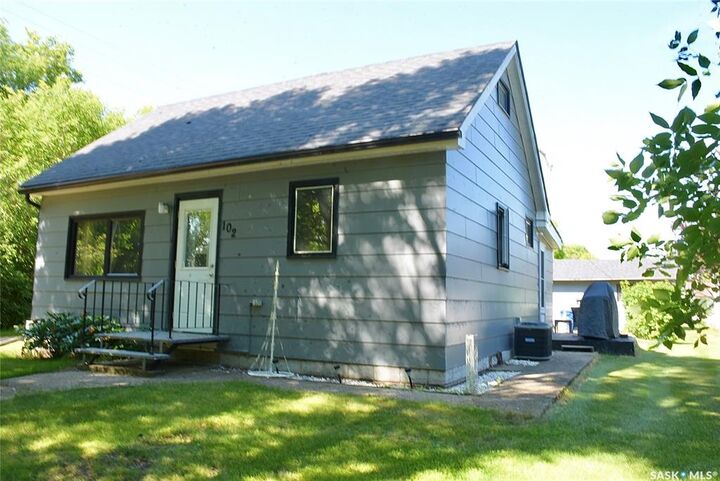 Property Photo:  102 McKendre Street  SK S0G 1H0 