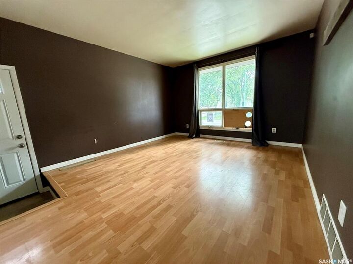 Property Photo:  90 Turner Crescent  SK S4N 4P6 