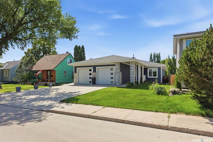 Property Photo: 1521 10th Avenue N SK S7K 3A7