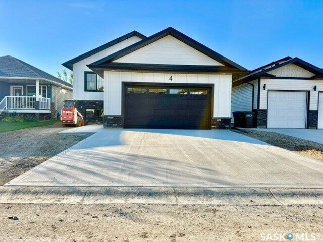 Property Photo:  4 Aspen Place  SK S0K 2A0 