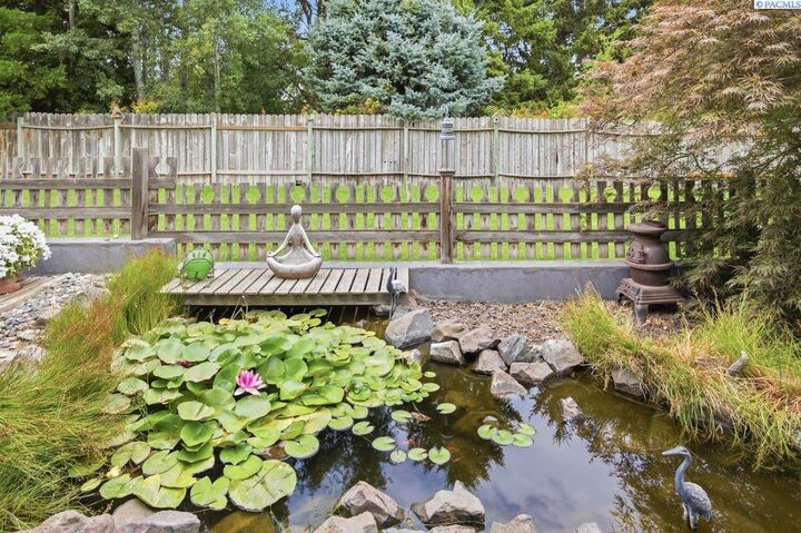 Property Photo:  203 E 45th Pl  WA 99337 