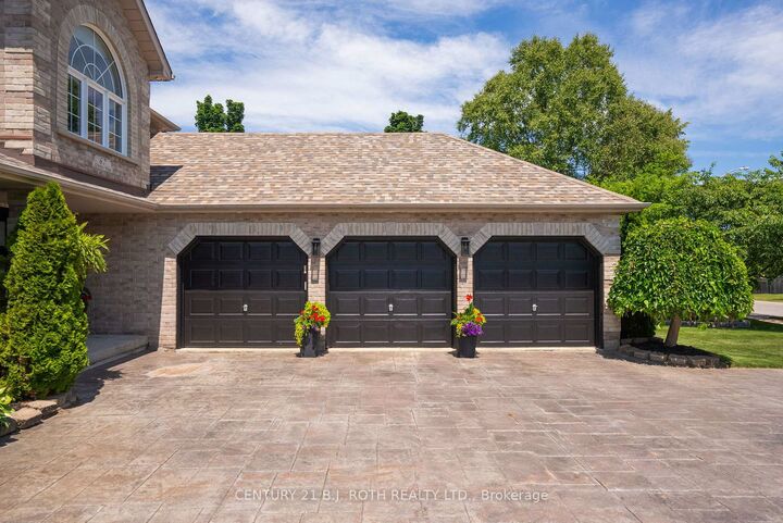 Property Photo: 67 Grant's Way ON L4N 0J6