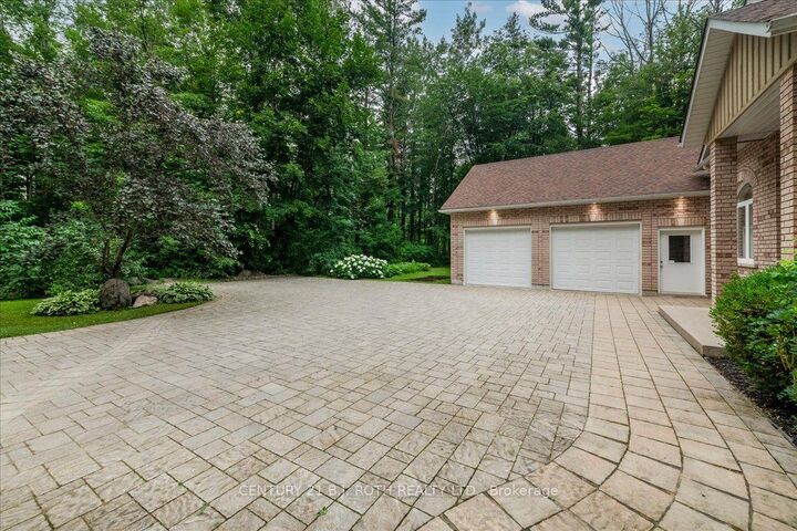 Property Photo: 3925 Algoma Avenue ON L9S 2M4