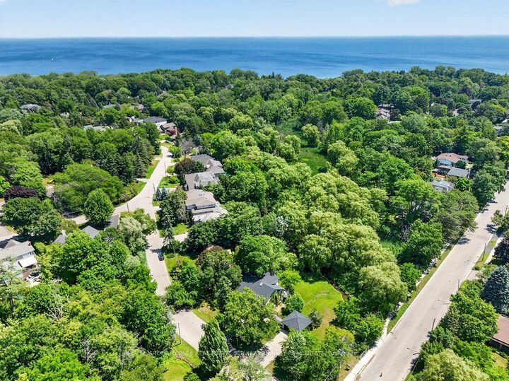 Property Photo: 1340 Contour Drive ON L5H 1B2