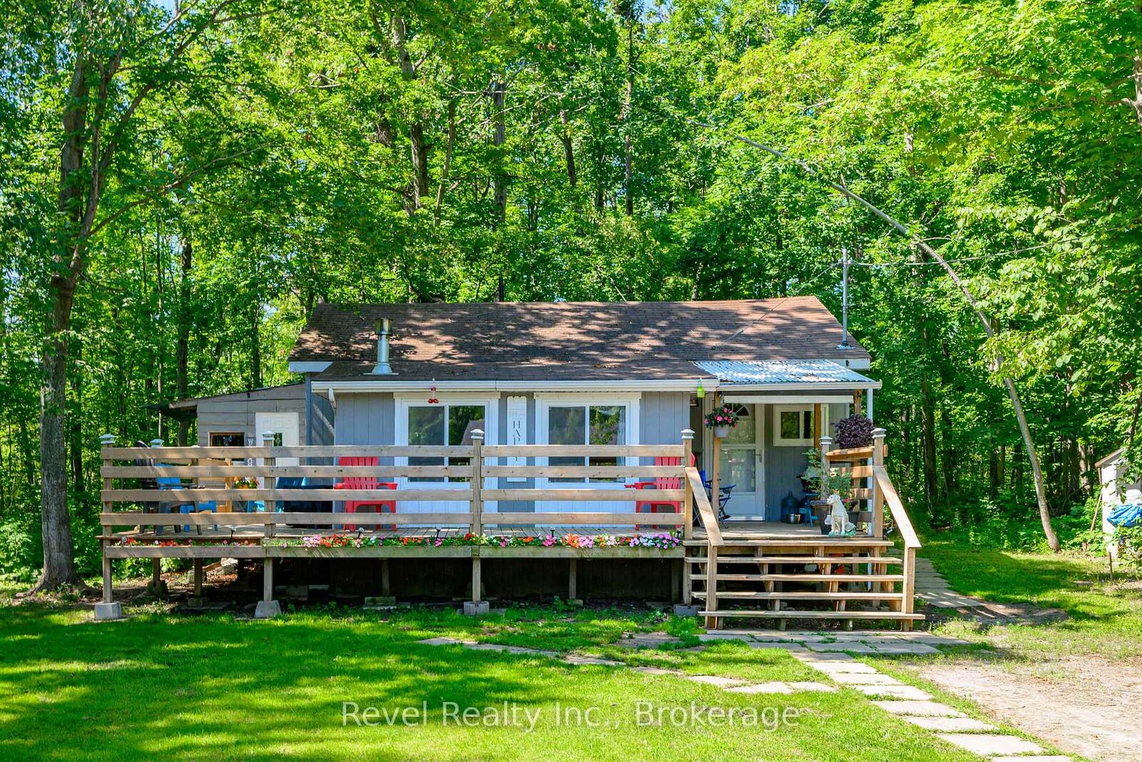 Property Photo: 57 Rollie's Bay Road ON K0L 1R0