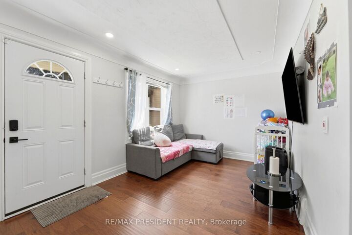 Property Photo: 43 Adair Avenue N ON L8H 6A5