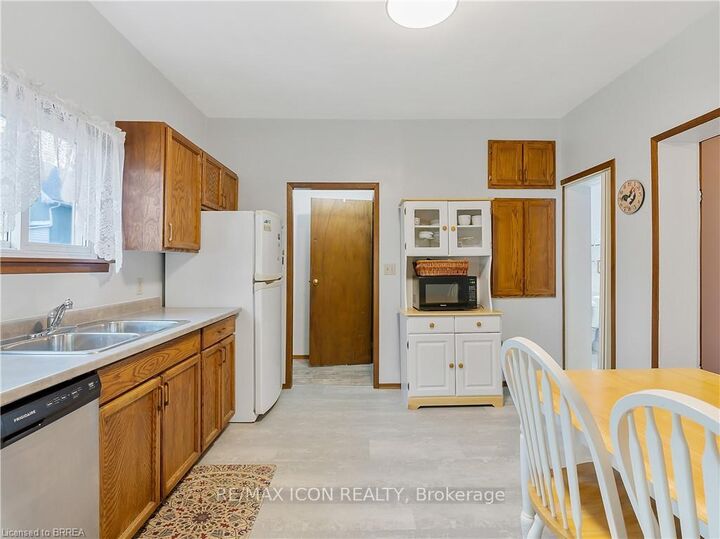 Photo de la propriété: 49 Mintern Avenue ON N3S 1K9
