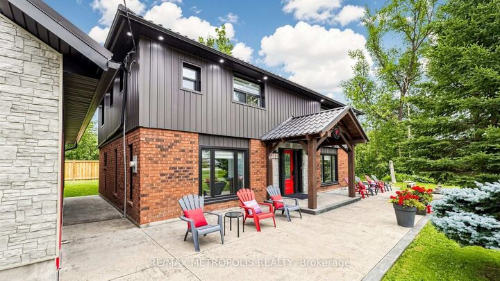 2739 Ireton Street E — photo 1
