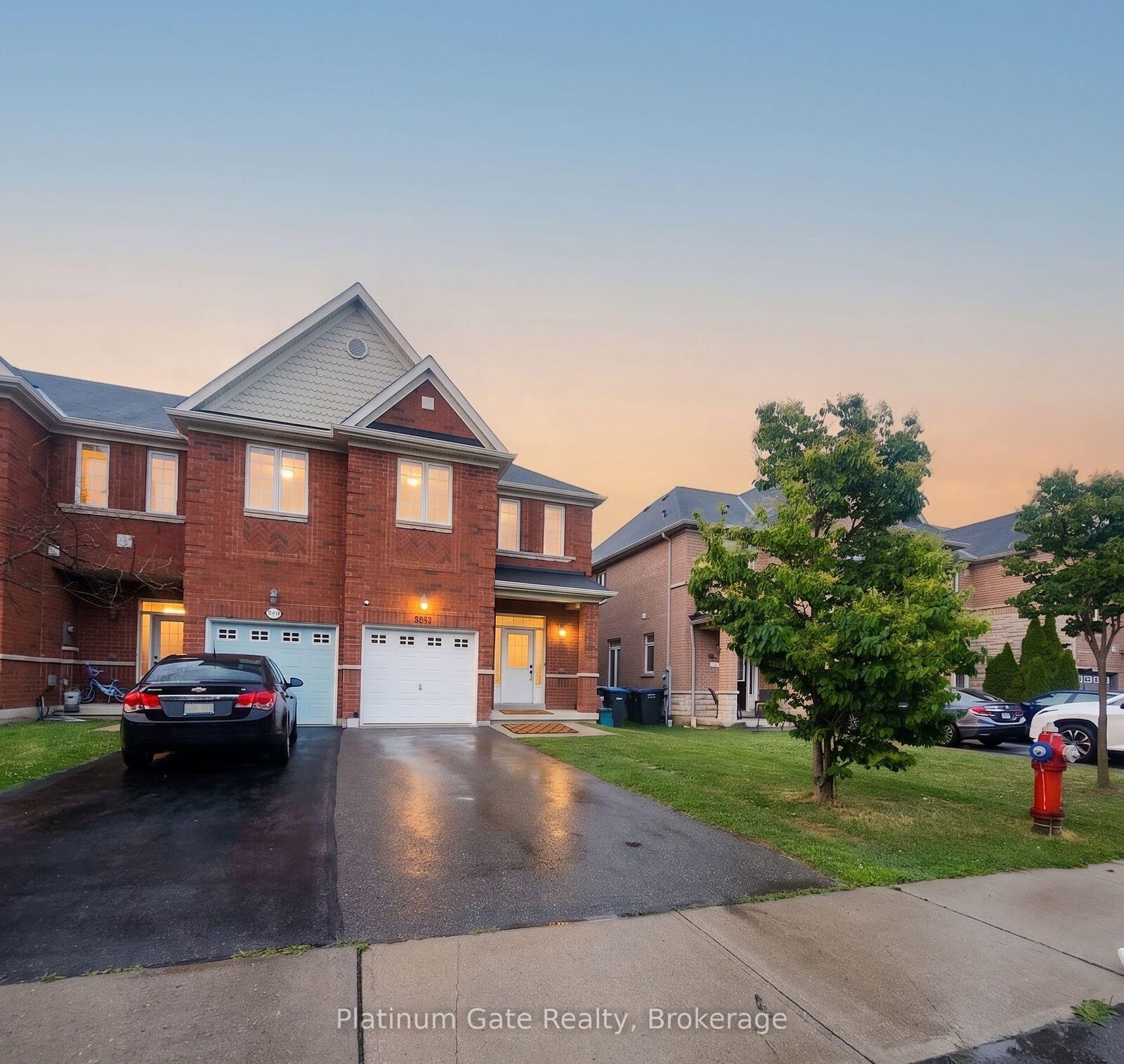 Property Photo: 5145 Angel Stone Drive ON L5M 0L5