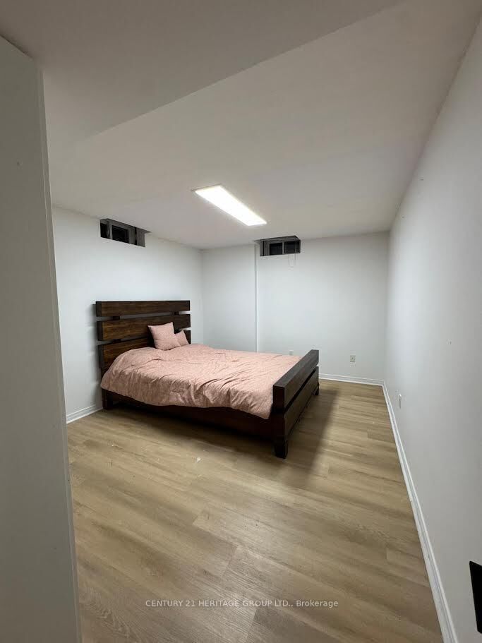 Photo de la propriété:  51 Rocksprings Avenue Lower  ON L4S 1P8 