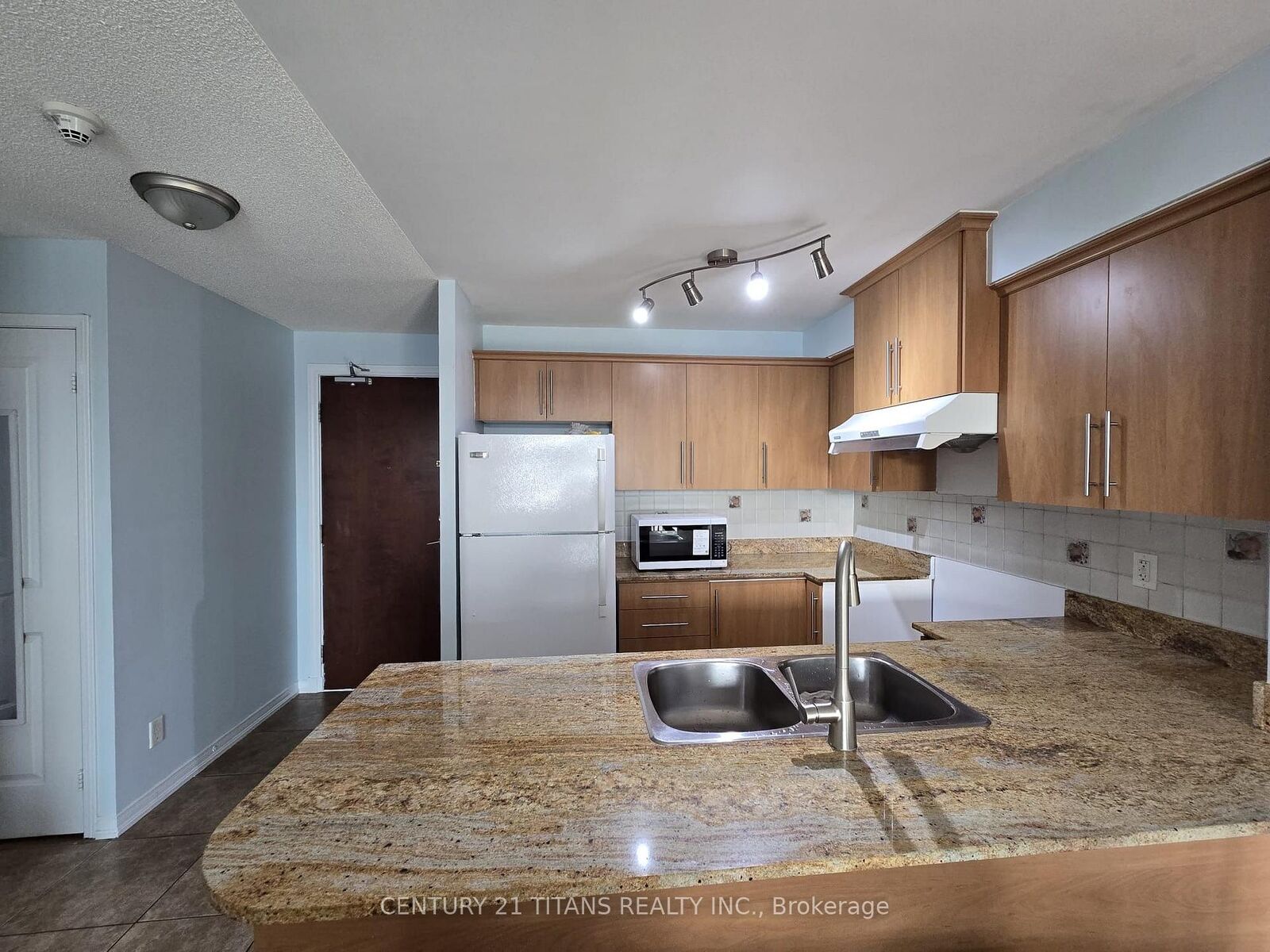 Property Photo:  8 Rosebank Drive 9F  ON M1B 5Z3 