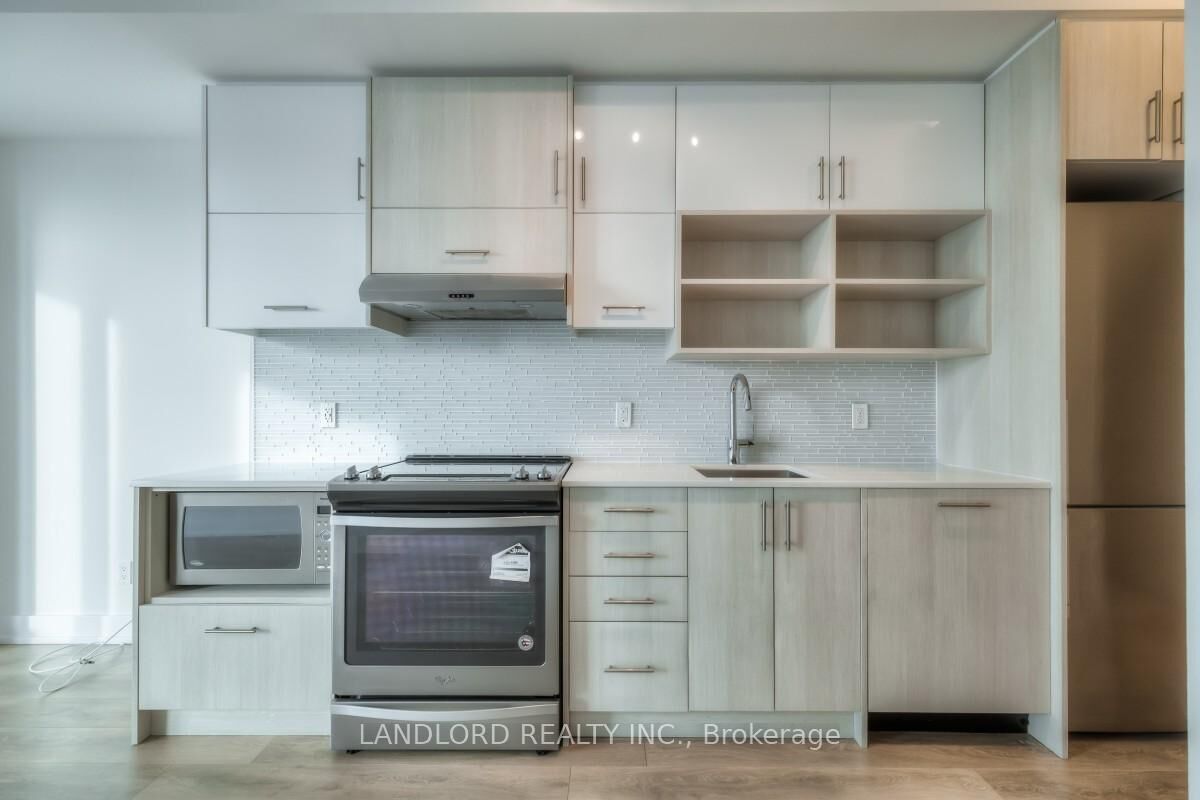 Property Photo: 150 Fairview Mall Drive 603 ON M2J 0E7