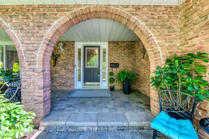 Property Photo: 2491 Woburn Crescent ON L6L 5E8
