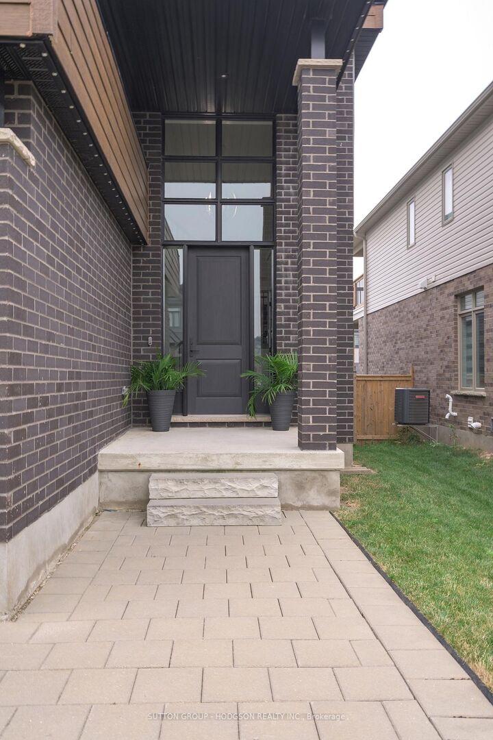 Property Photo:  1817 Brunson Way  ON N6K 0H1 
